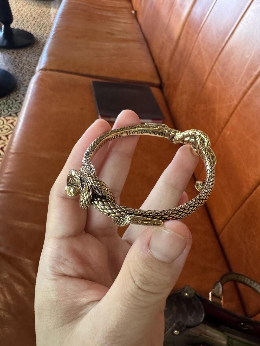 西太后手镯【VivienneWestwood】什么是快乐星球，来，这就是快乐星球！重磅推荐，闭眼入准没错