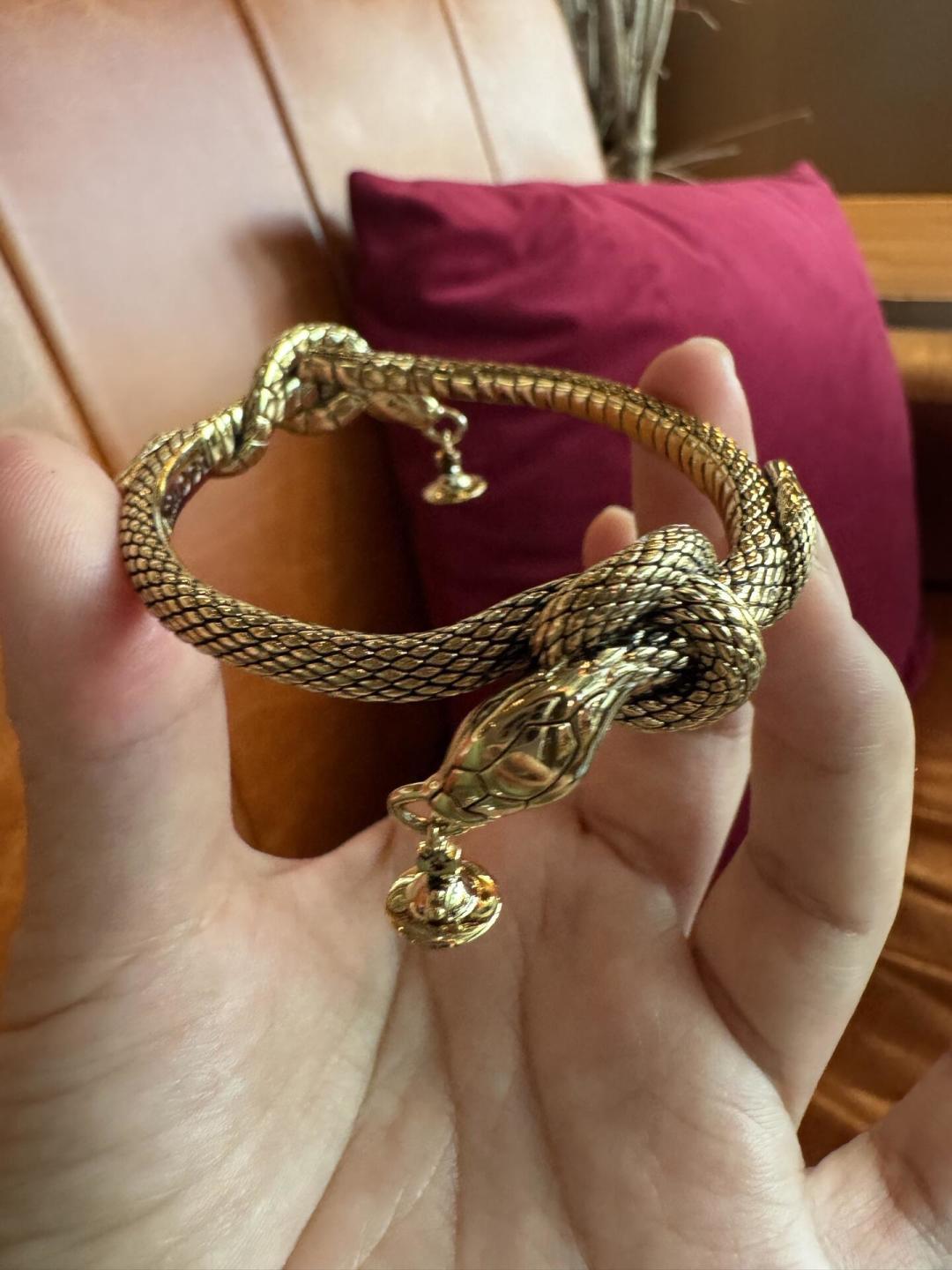 西太后手镯【VivienneWestwood】什么是快乐星球，来，这就是快乐星球！重磅推荐，闭眼入准没错