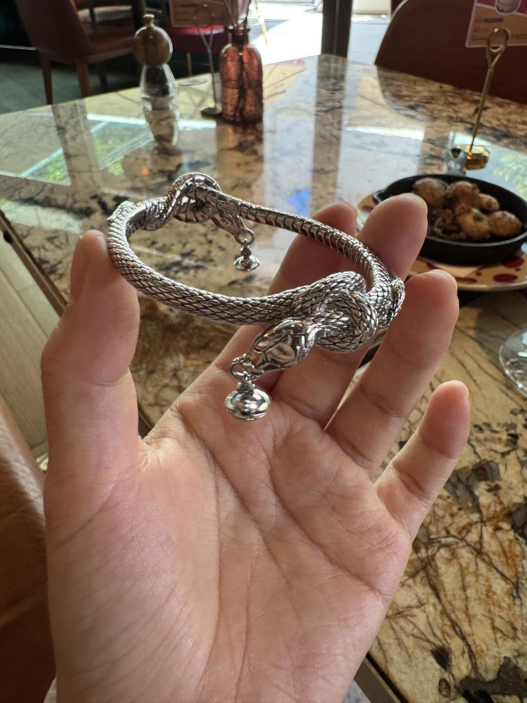 西太后手镯【VivienneWestwood】什么是快乐星球，来，这就是快乐星球！重磅推荐，闭眼入准没错