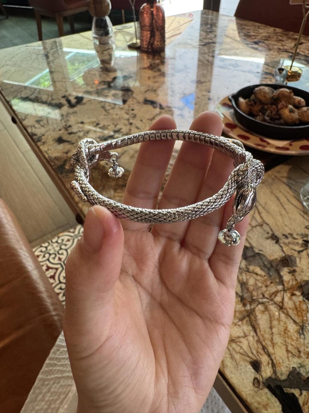 西太后手镯【VivienneWestwood】什么是快乐星球，来，这就是快乐星球！重磅推荐，闭眼入准没错