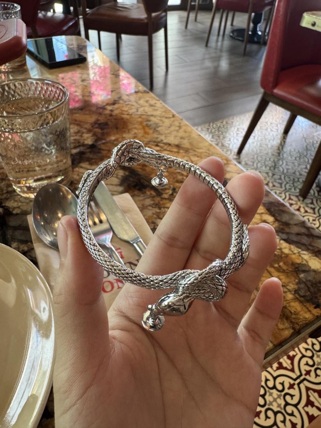 西太后手镯【VivienneWestwood】什么是快乐星球，来，这就是快乐星球！重磅推荐，闭眼入准没错