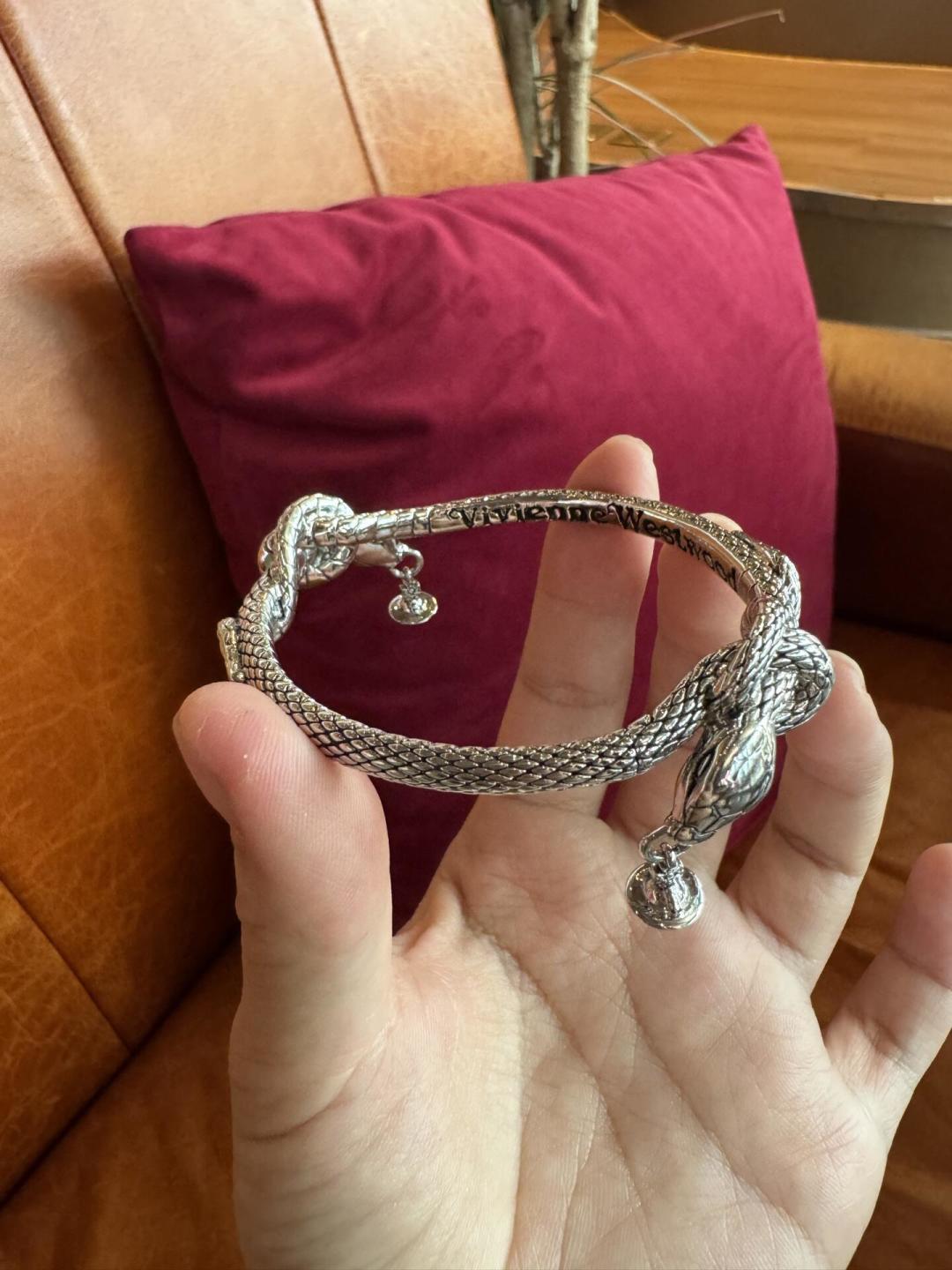 西太后手镯【VivienneWestwood】什么是快乐星球，来，这就是快乐星球！重磅推荐，闭眼入准没错