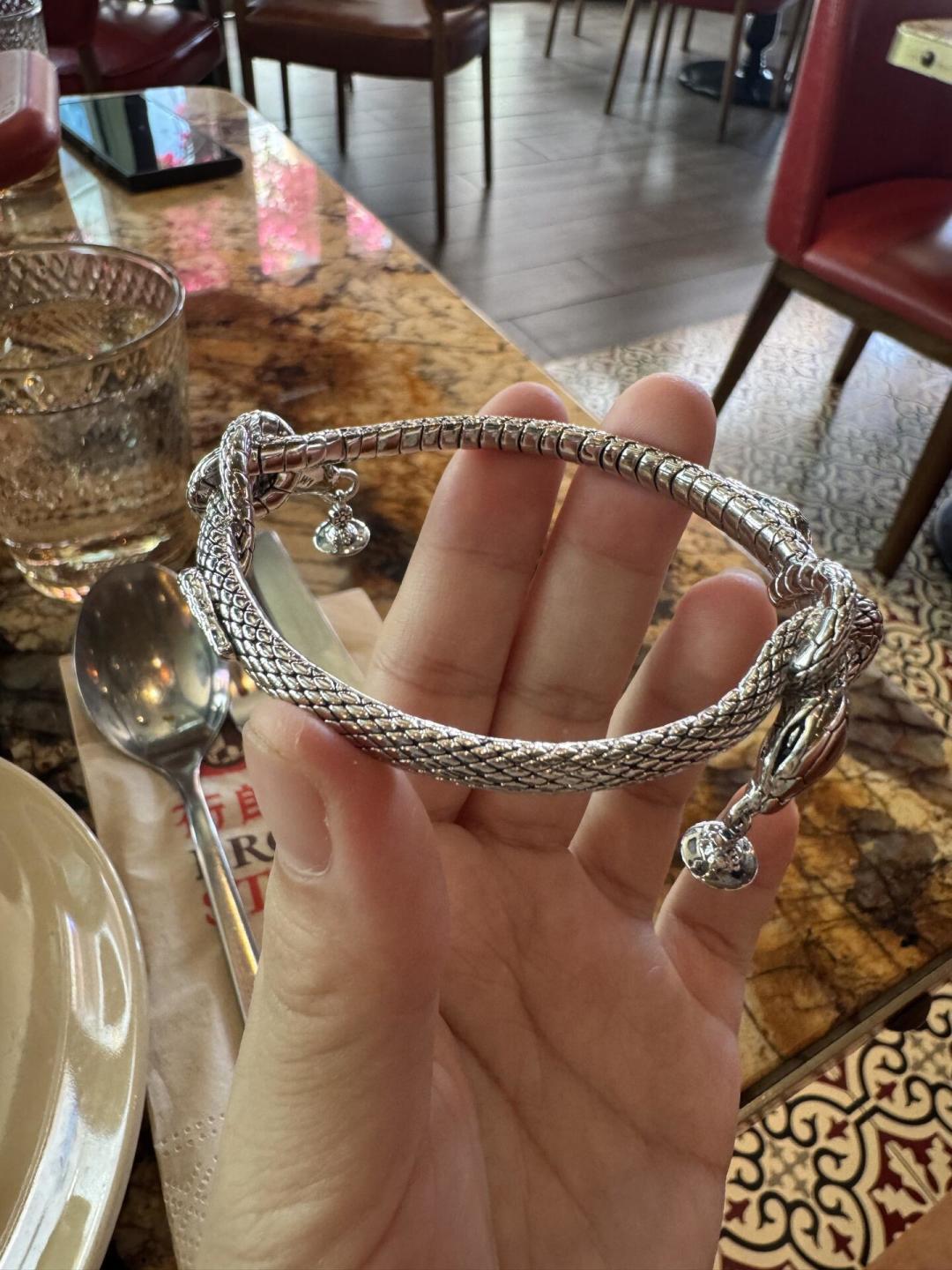 西太后手镯【VivienneWestwood】什么是快乐星球，来，这就是快乐星球！重磅推荐，闭眼入准没错