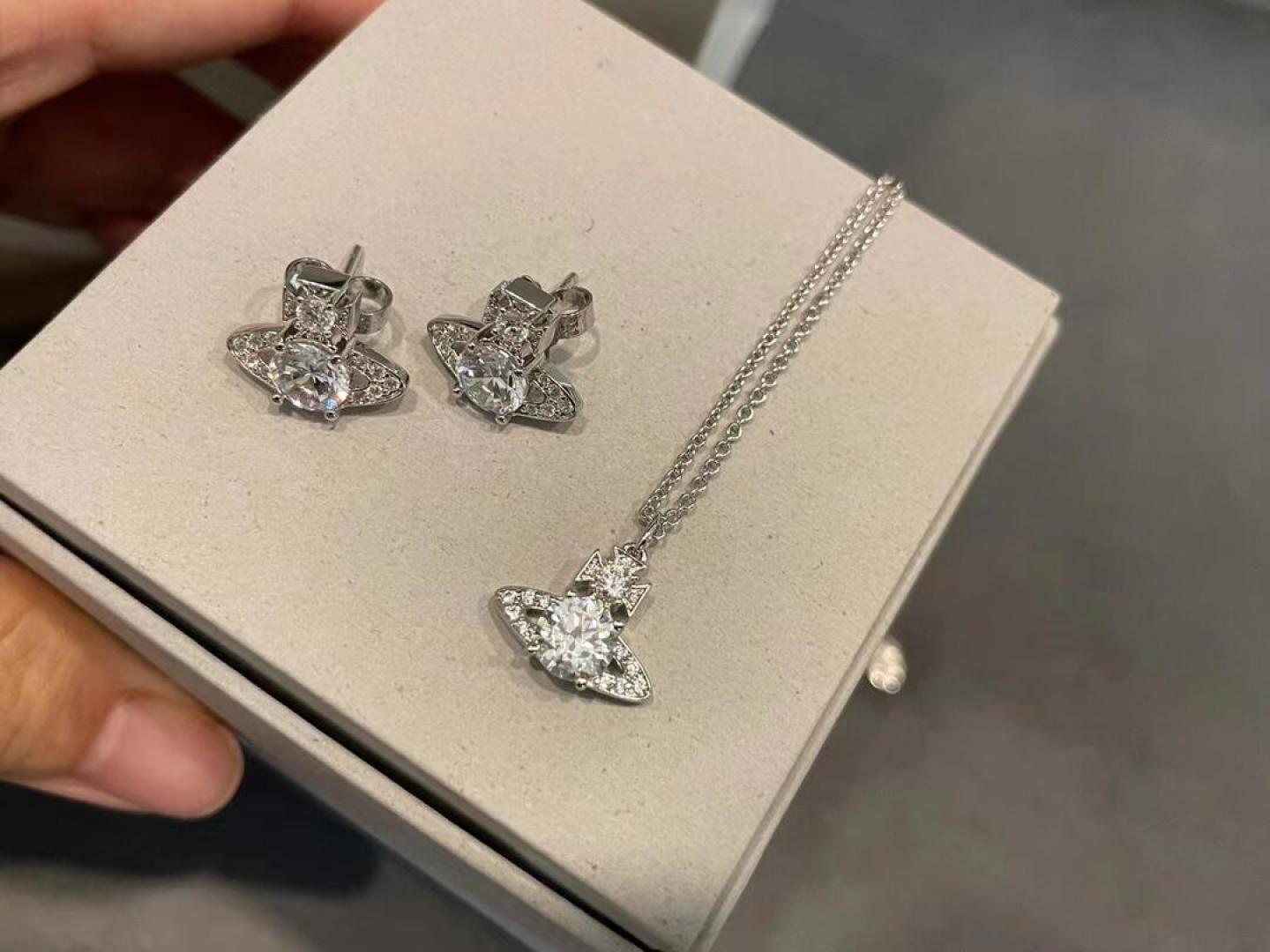 西太后项链【VivienneWestwood】什么是快乐星球，来，这就是快乐星球！重磅推荐，闭眼入准没错