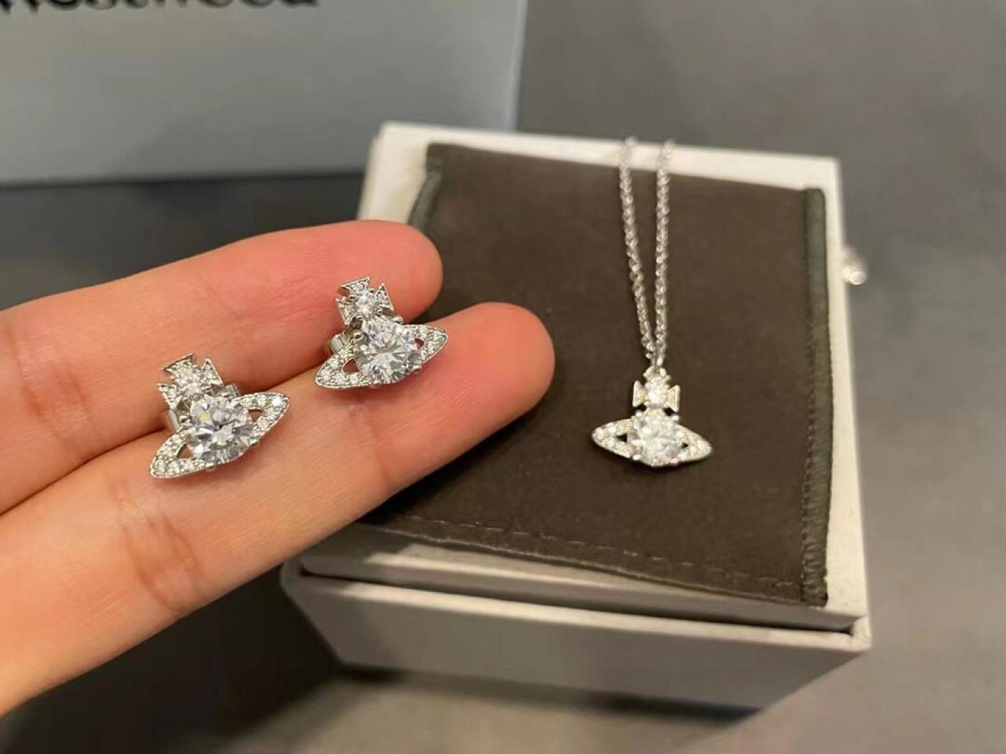 西太后项链【VivienneWestwood】什么是快乐星球，来，这就是快乐星球！重磅推荐，闭眼入准没错