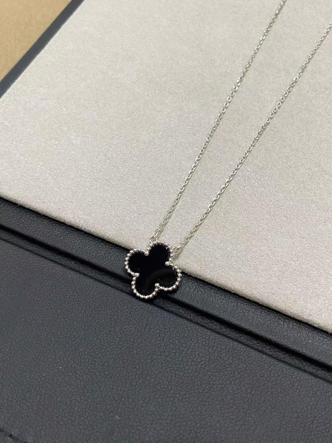 P288
 V金材质梵克雅宝VCA黑玛瑙间镭射四叶草五花手链