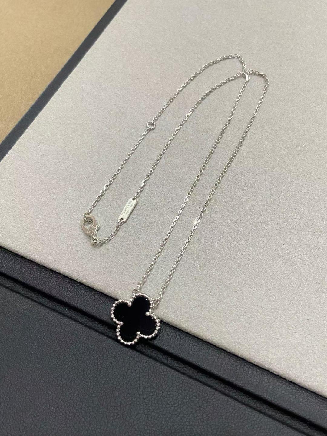 P288
 V金材质梵克雅宝VCA黑玛瑙间镭射四叶草五花手链