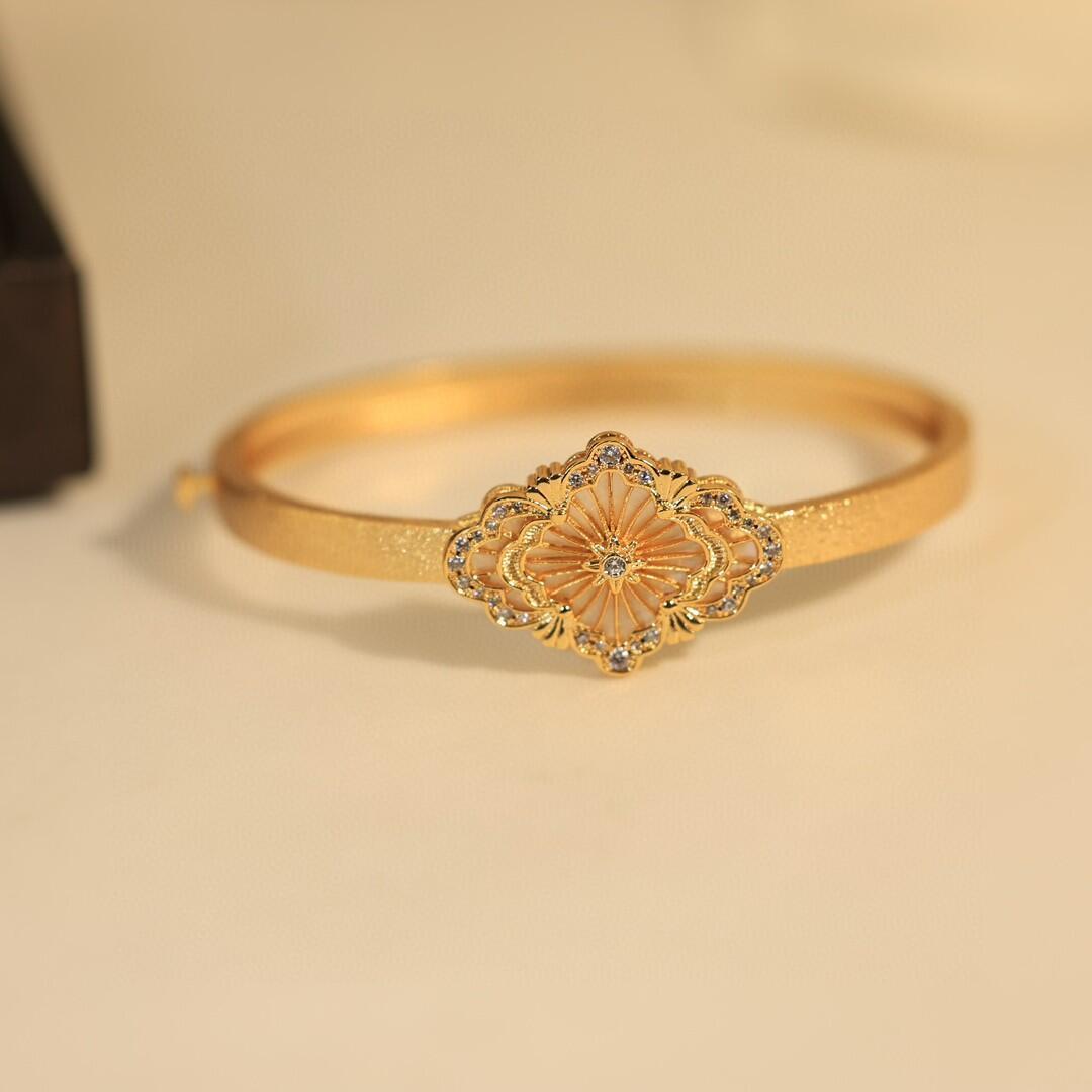 Buccellati V金材质布契拉提白贝母手镯
