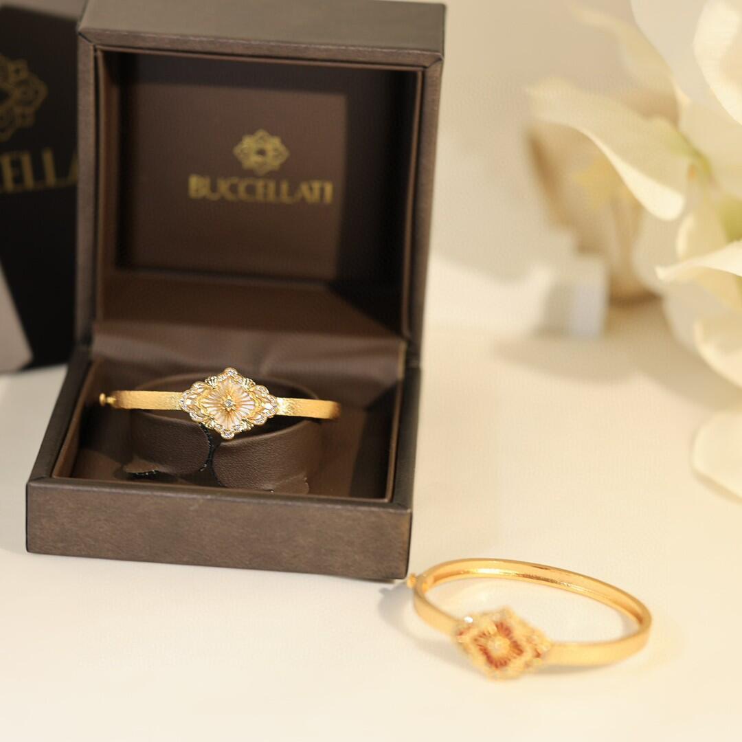 Buccellati V金材质布契拉提白贝母手镯