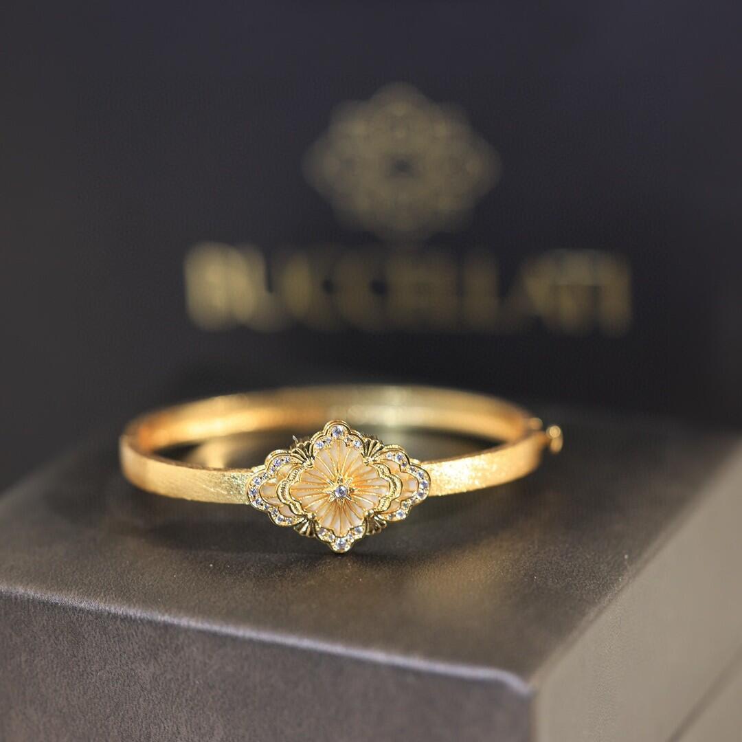 Buccellati V金材质布契拉提白贝母手镯