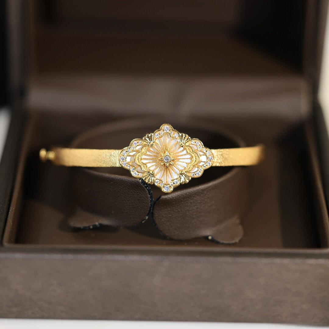 Buccellati V金材质布契拉提白贝母手镯