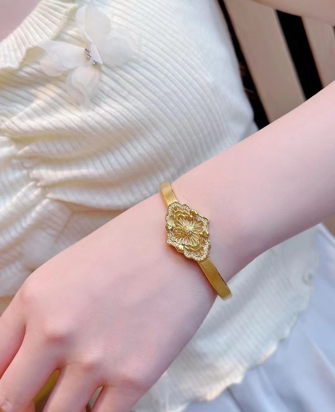 Buccellati V金材质布契拉提白贝母手镯