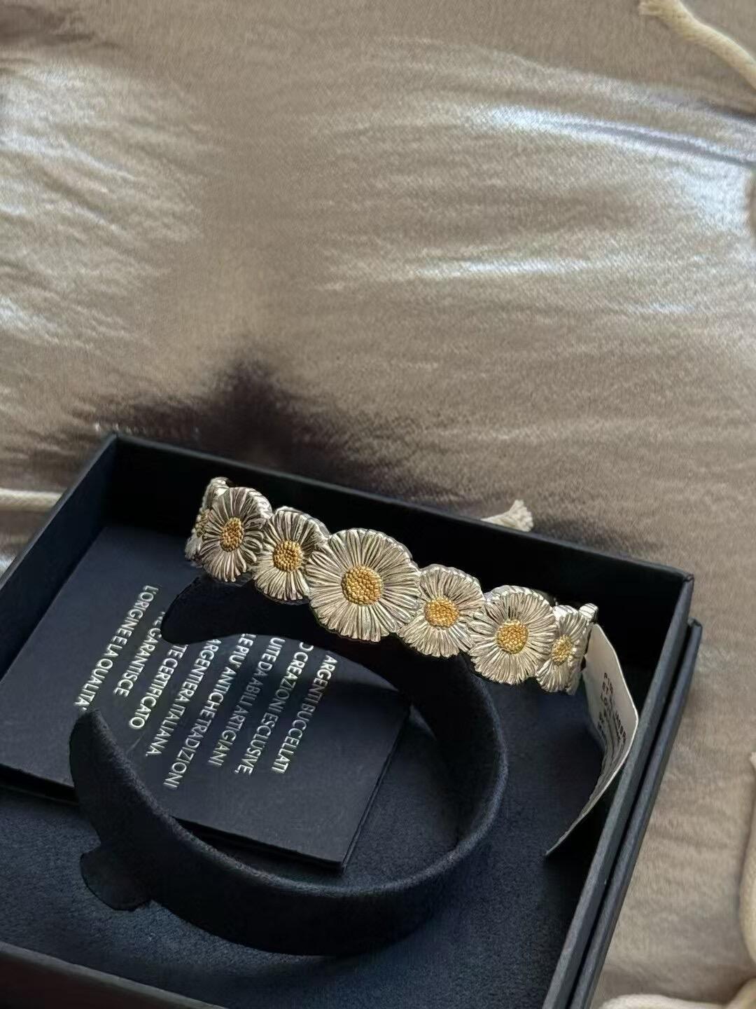 Buccellati V金材质布契拉提小雏菊手镯
