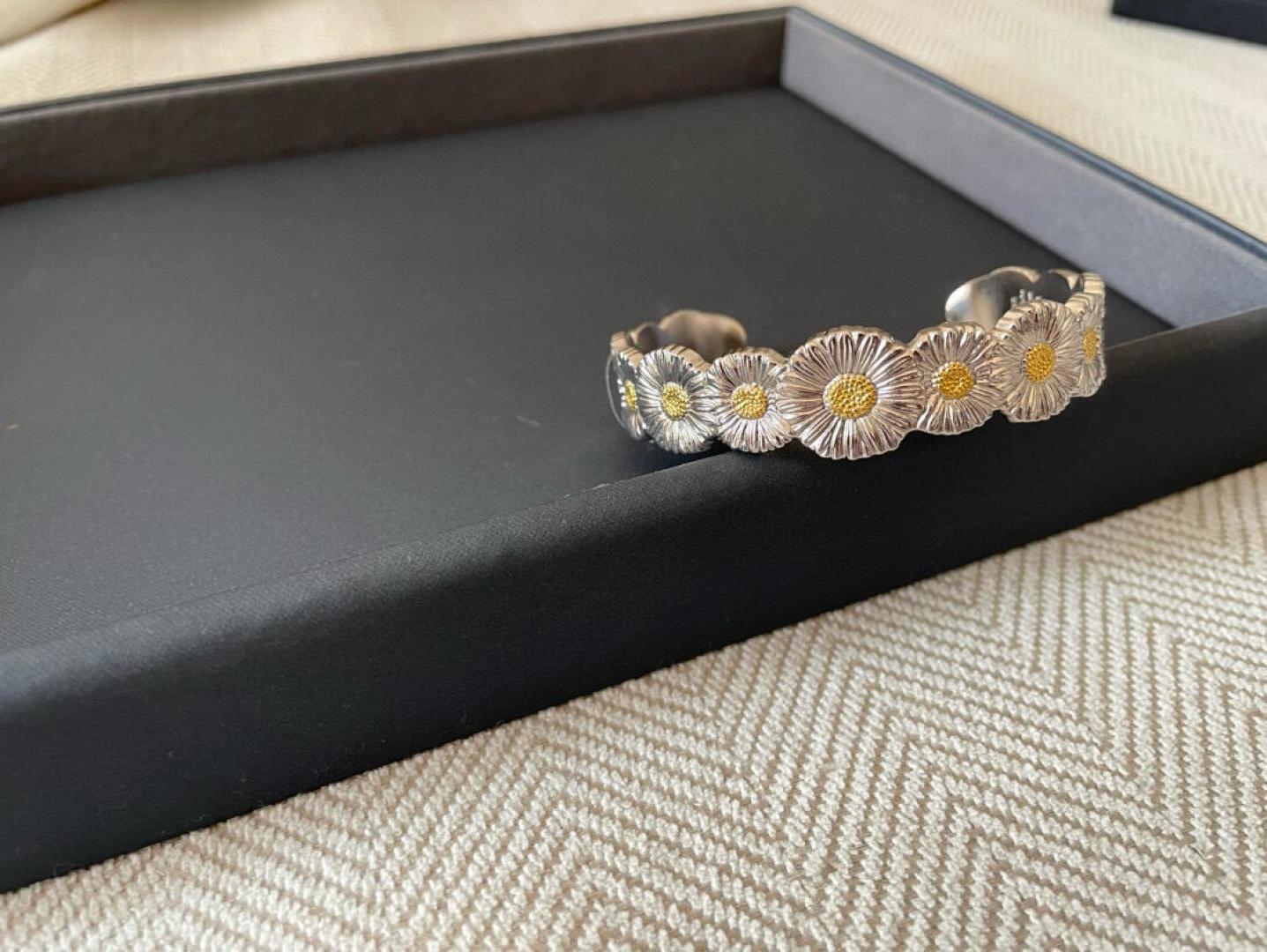 Buccellati V金材质布契拉提小雏菊手镯