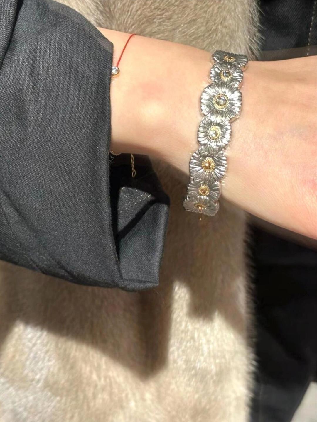 Buccellati V金材质布契拉提小雏菊带钻手镯
