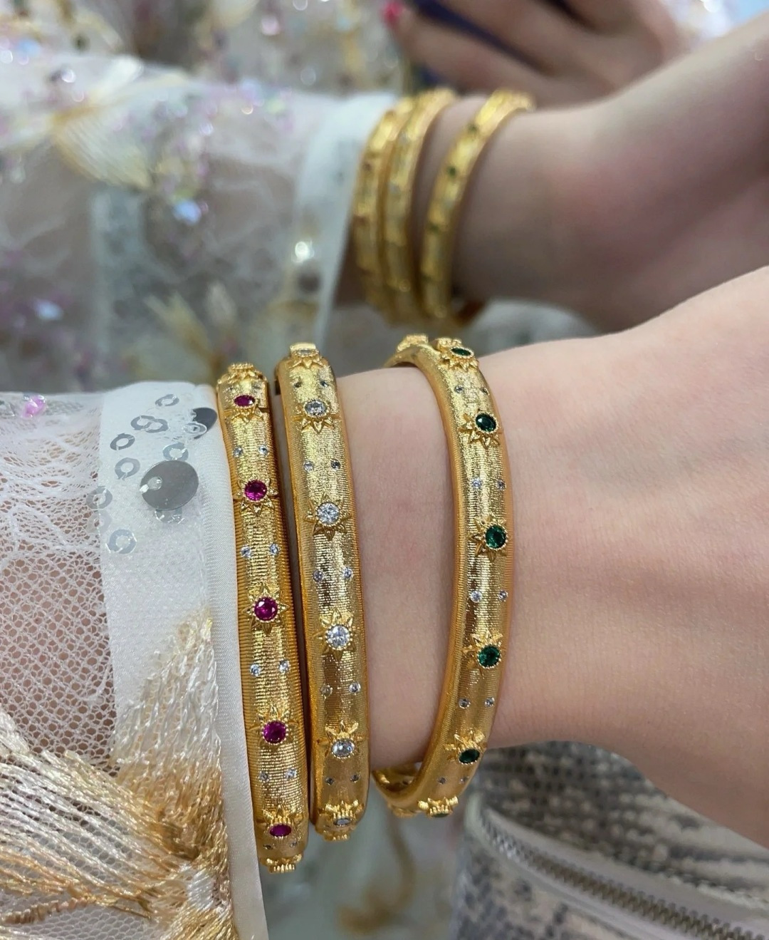 Buccellati V金材质布契拉提彩钻手镯