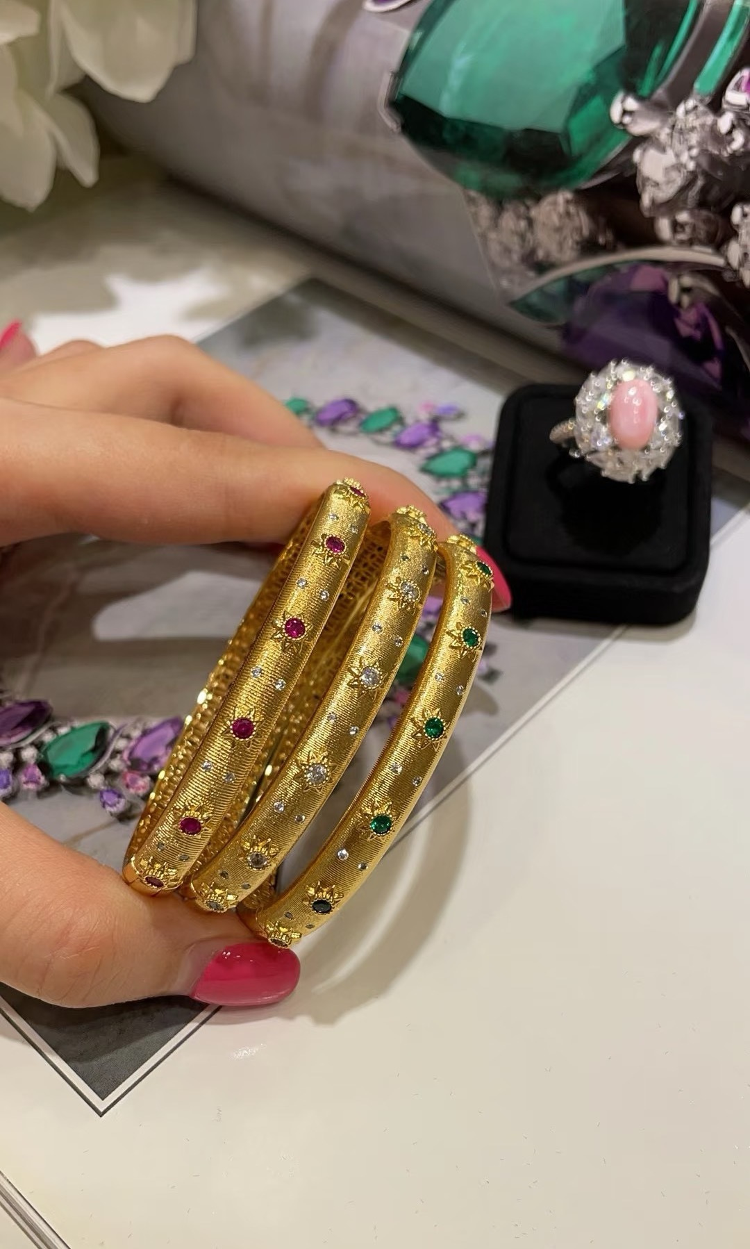Buccellati V金材质布契拉提彩钻手镯