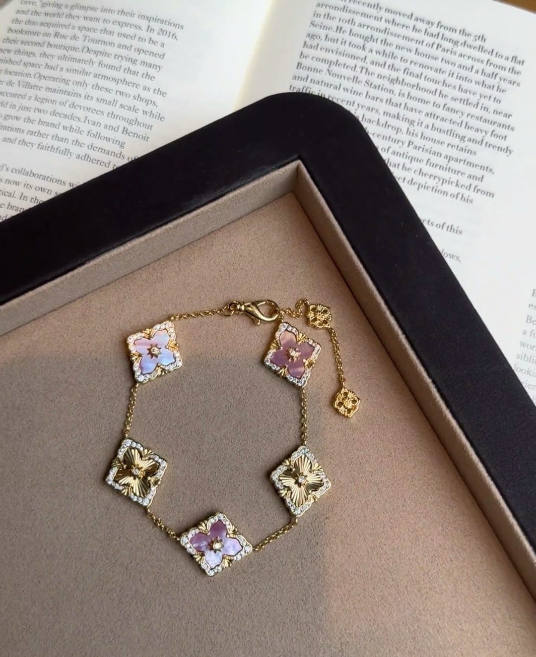 Buccellati V金材质布契拉提粉贝母间镭射镶钻五花手链