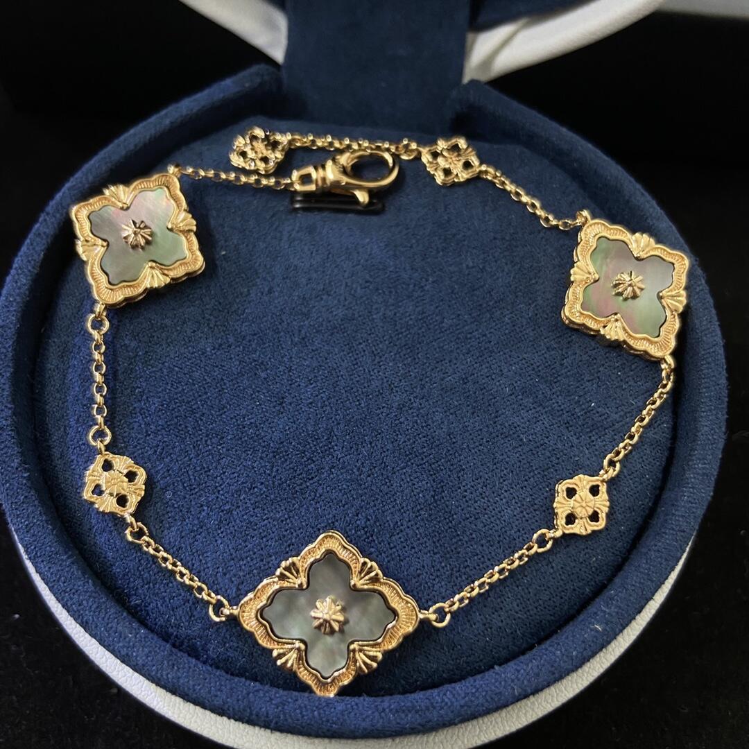 Buccellati V金材质布契拉提灰贝母镶钻三花手链