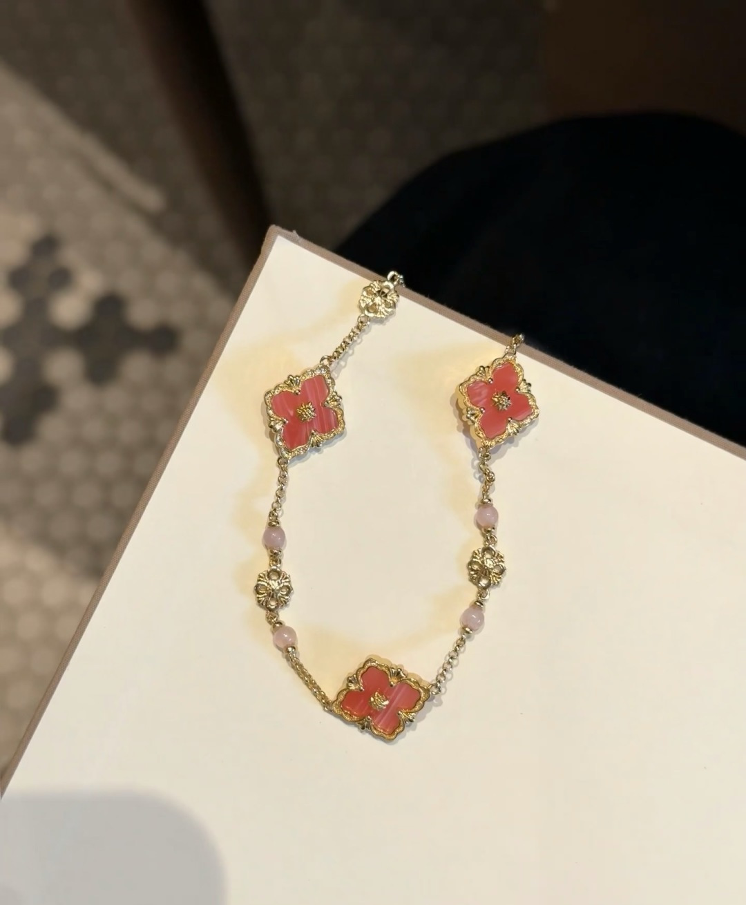 Buccellati V金材质布契拉提粉贝母三花手链