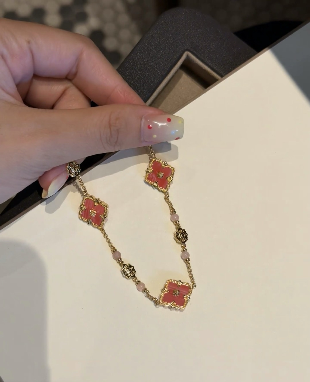 Buccellati V金材质布契拉提粉贝母三花手链