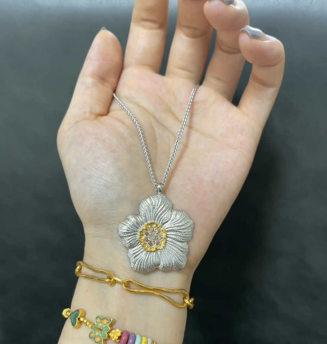Buccellati V金材质布契拉提栀子花项链