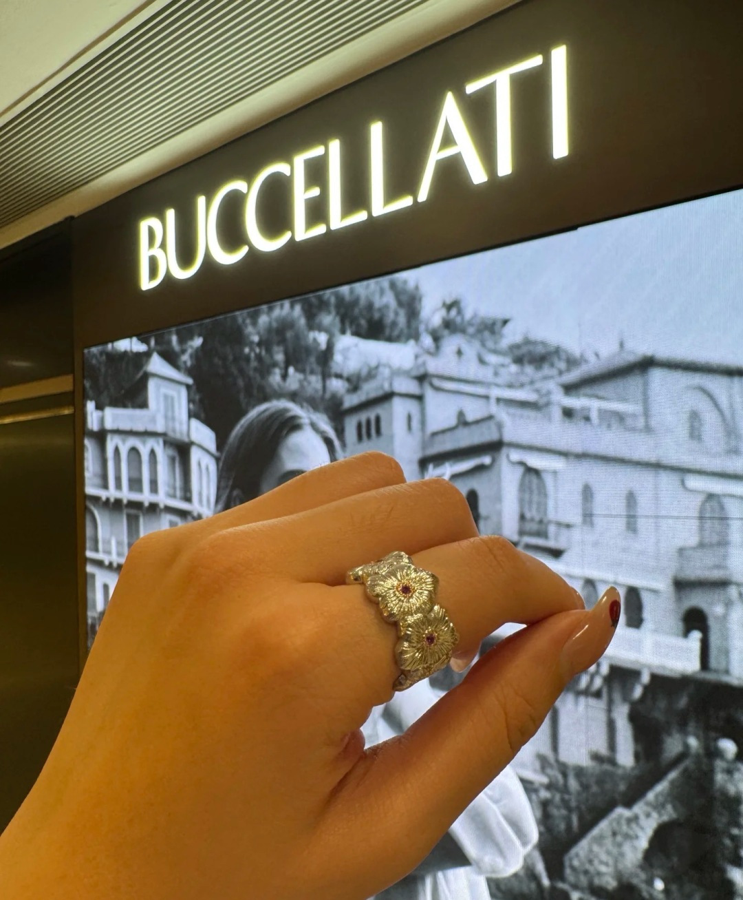 Buccellati V金材质布契拉提栀子花戒指