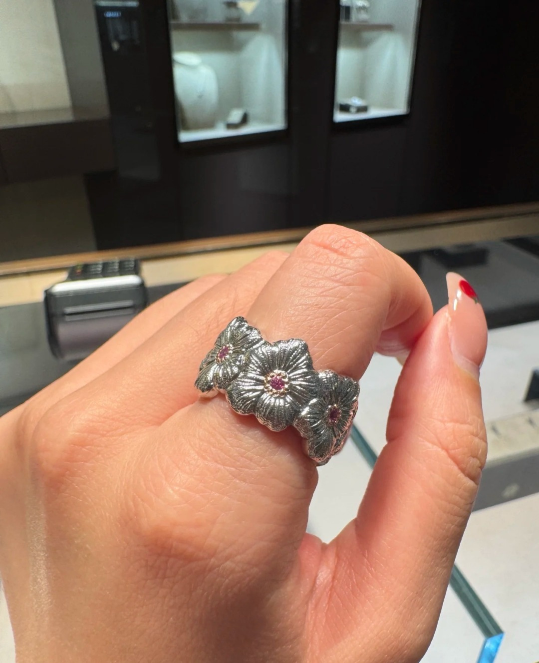 Buccellati V金材质布契拉提栀子花戒指