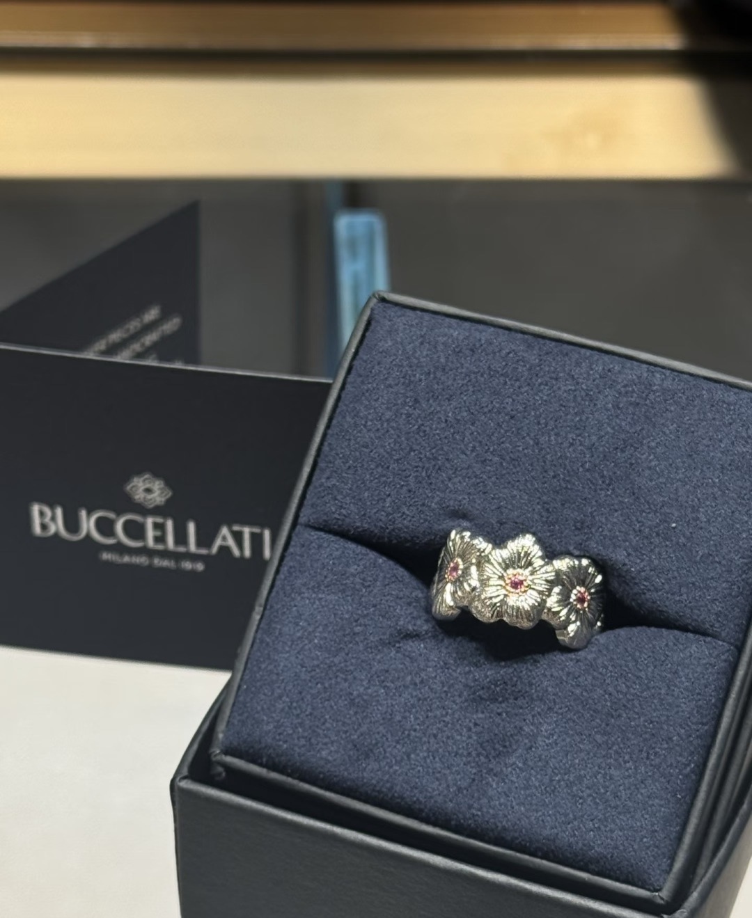 Buccellati V金材质布契拉提栀子花戒指