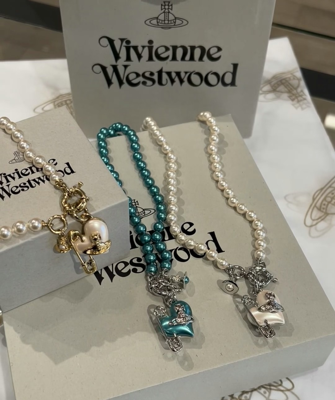 Vivienne Westwood 西太后【VivienneWestwood】什么是快乐星球 来 这就是快乐星球 重磅推荐