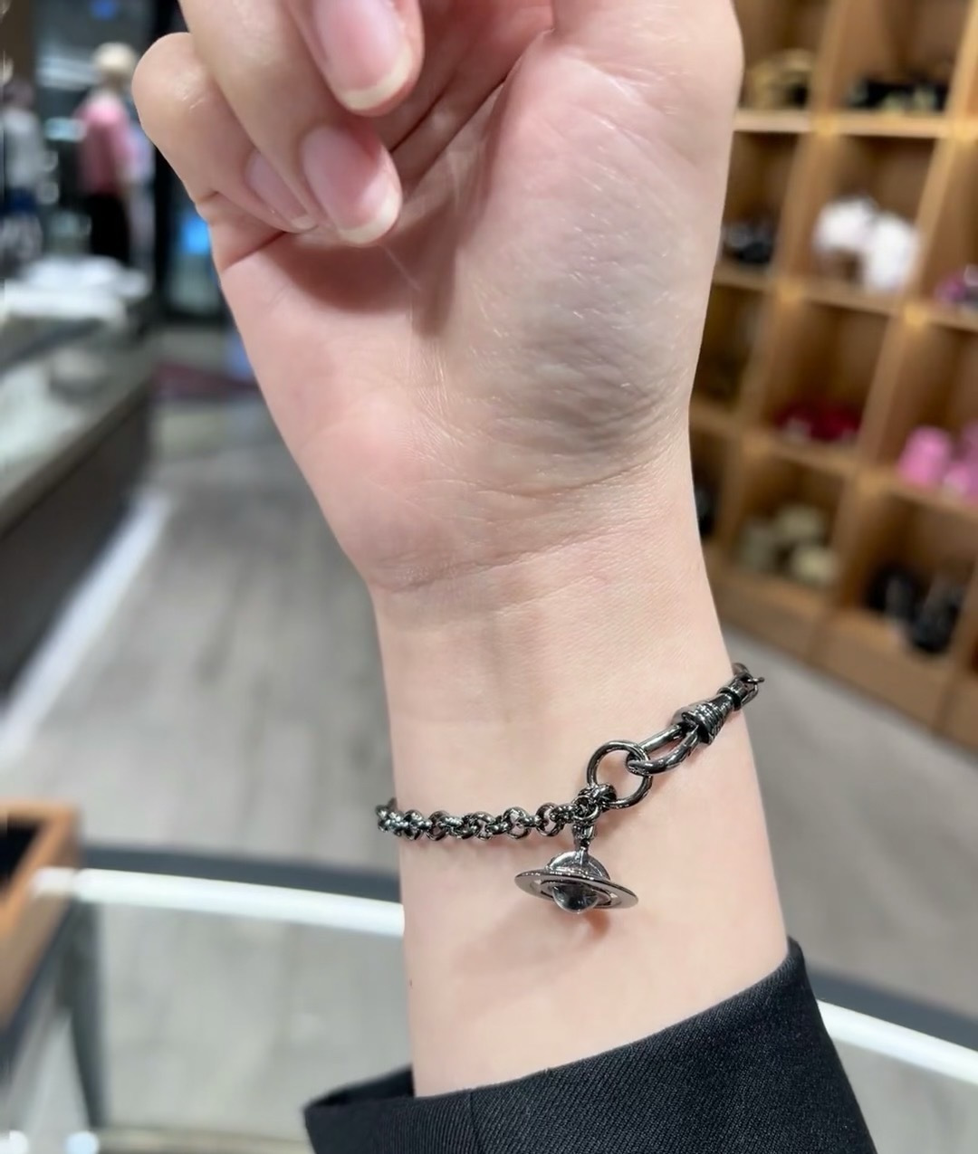 西太后 vivienne闭眼‮准入‬没错！纯‮王粹‬冠球‮经是‬典的象征，闪‮土耀‬星环勾‮未勒‬来波光