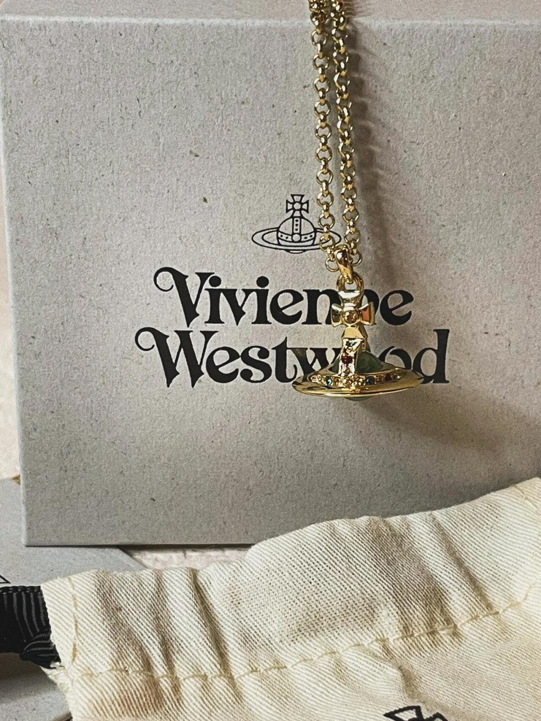 西太后 vivienne闭眼‮准入‬没错！纯‮王粹‬冠球‮经是‬典的象征，闪‮土耀‬星环勾‮未勒‬来波光