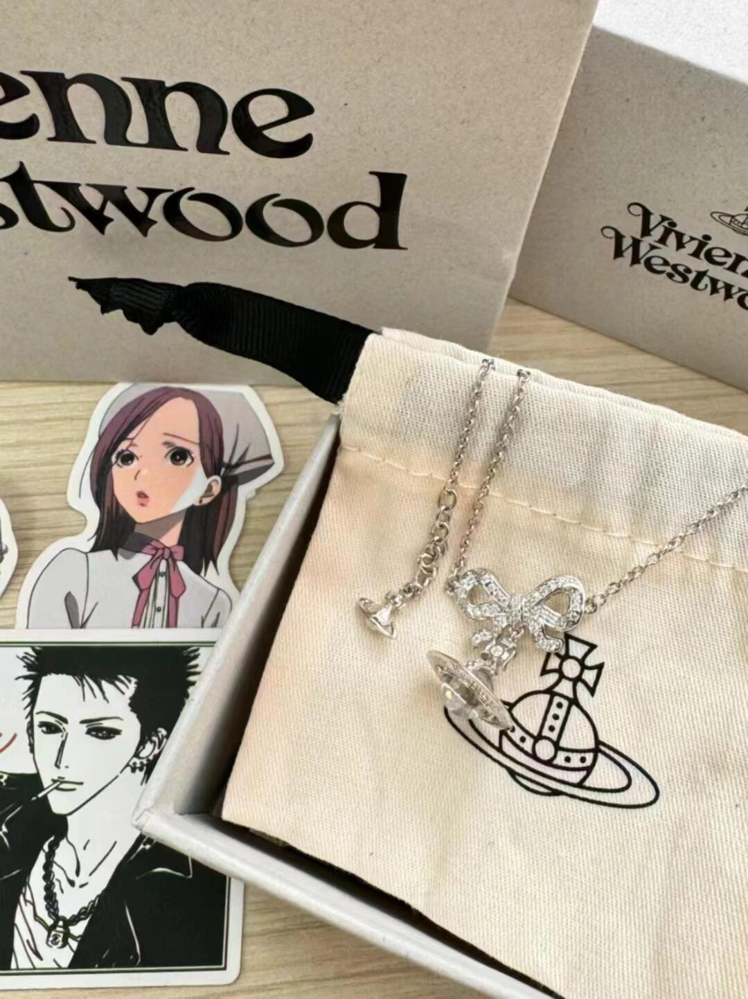 西太后火遍全网的西太后项链安排上了～土星是西太后设计中的经典元素，作为时装届的朋克之母，西太后首饰都是可