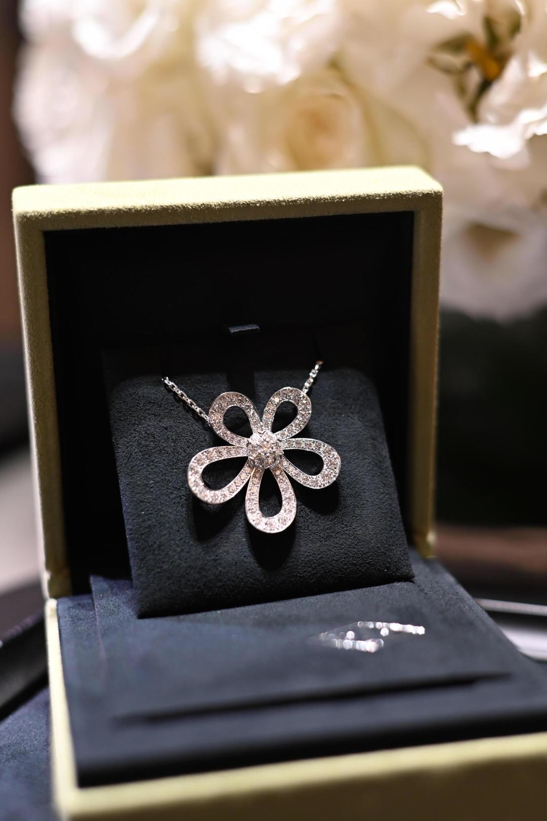 Van Cleef Arpels Колье