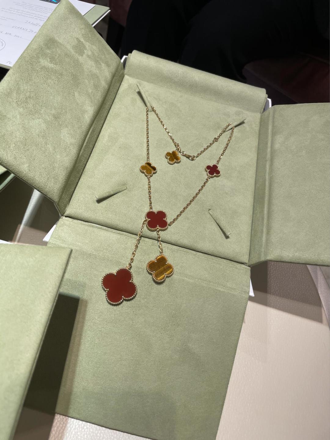 Колье чёрный белый