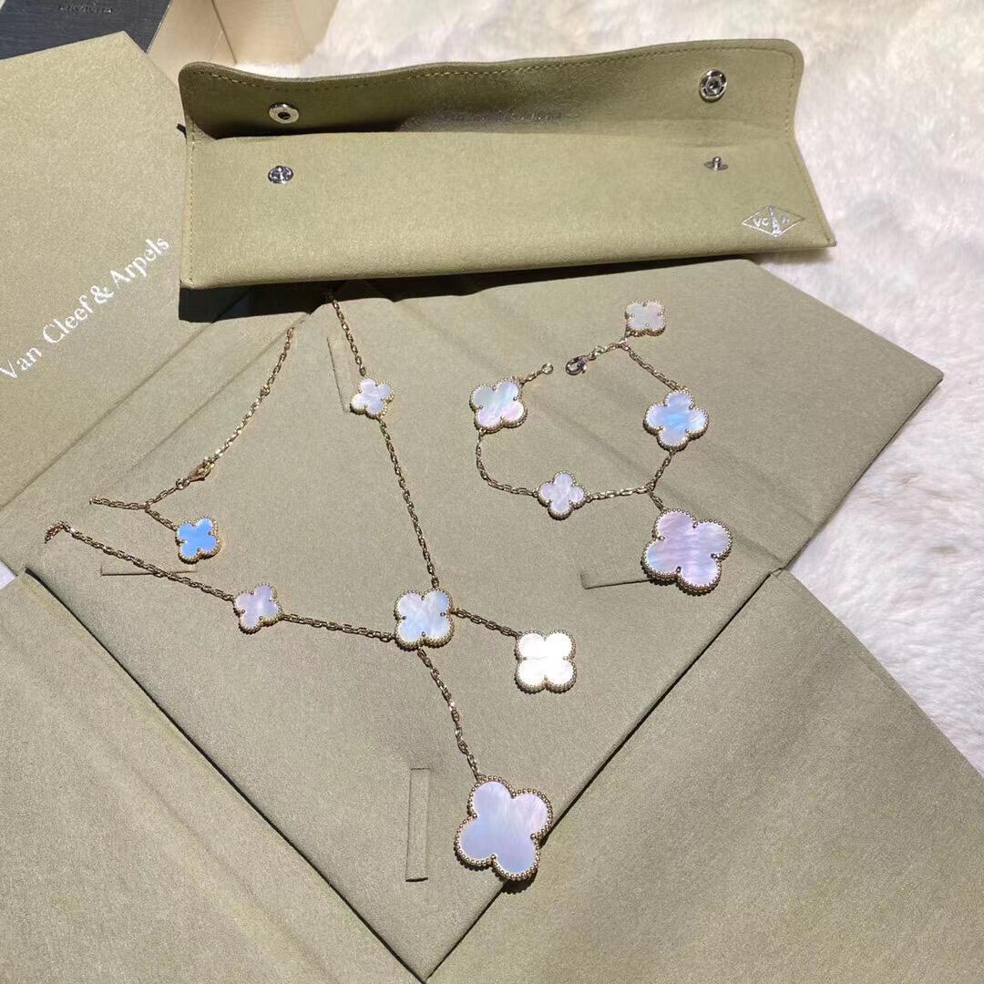 Колье чёрный белый