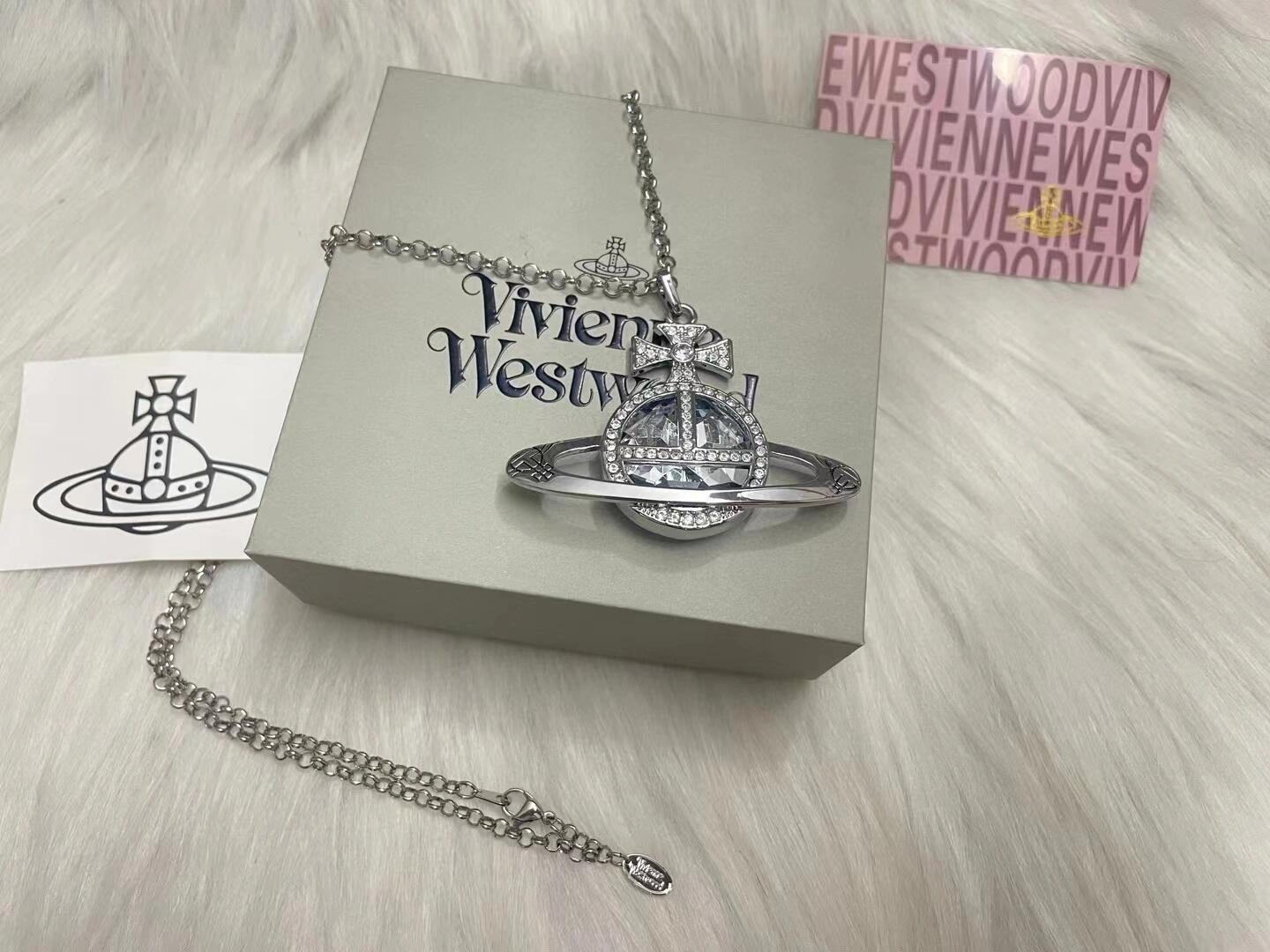 Vivienne Westwood 大号𝐕𝐢𝐯𝐢𝐞𝐧𝐧𝐞 𝐖𝐞𝐬𝐭𝐰𝐨𝐨𝐝