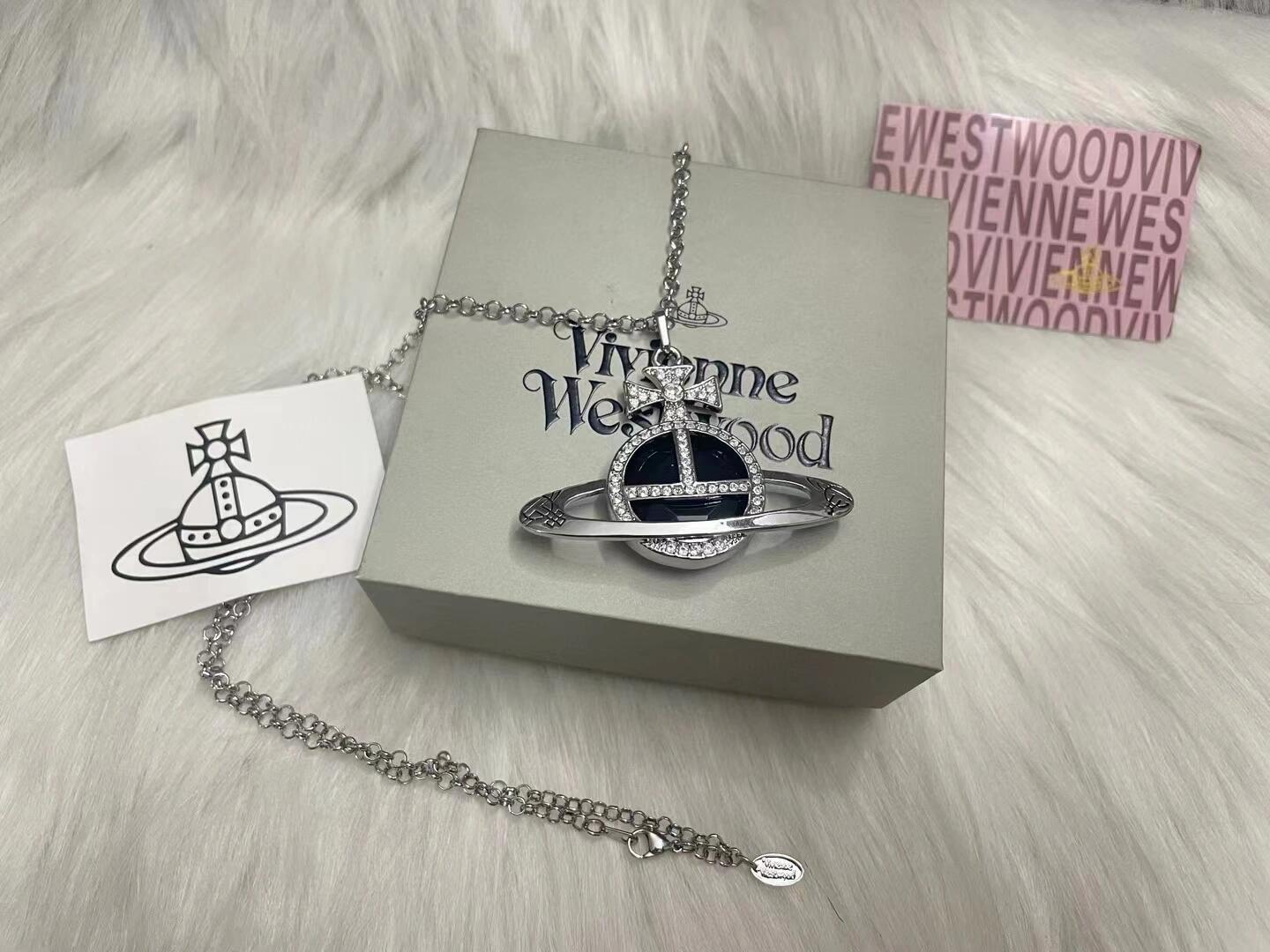 Vivienne Westwood 大号𝐕𝐢𝐯𝐢𝐞𝐧𝐧𝐞 𝐖𝐞𝐬𝐭𝐰𝐨𝐨𝐝