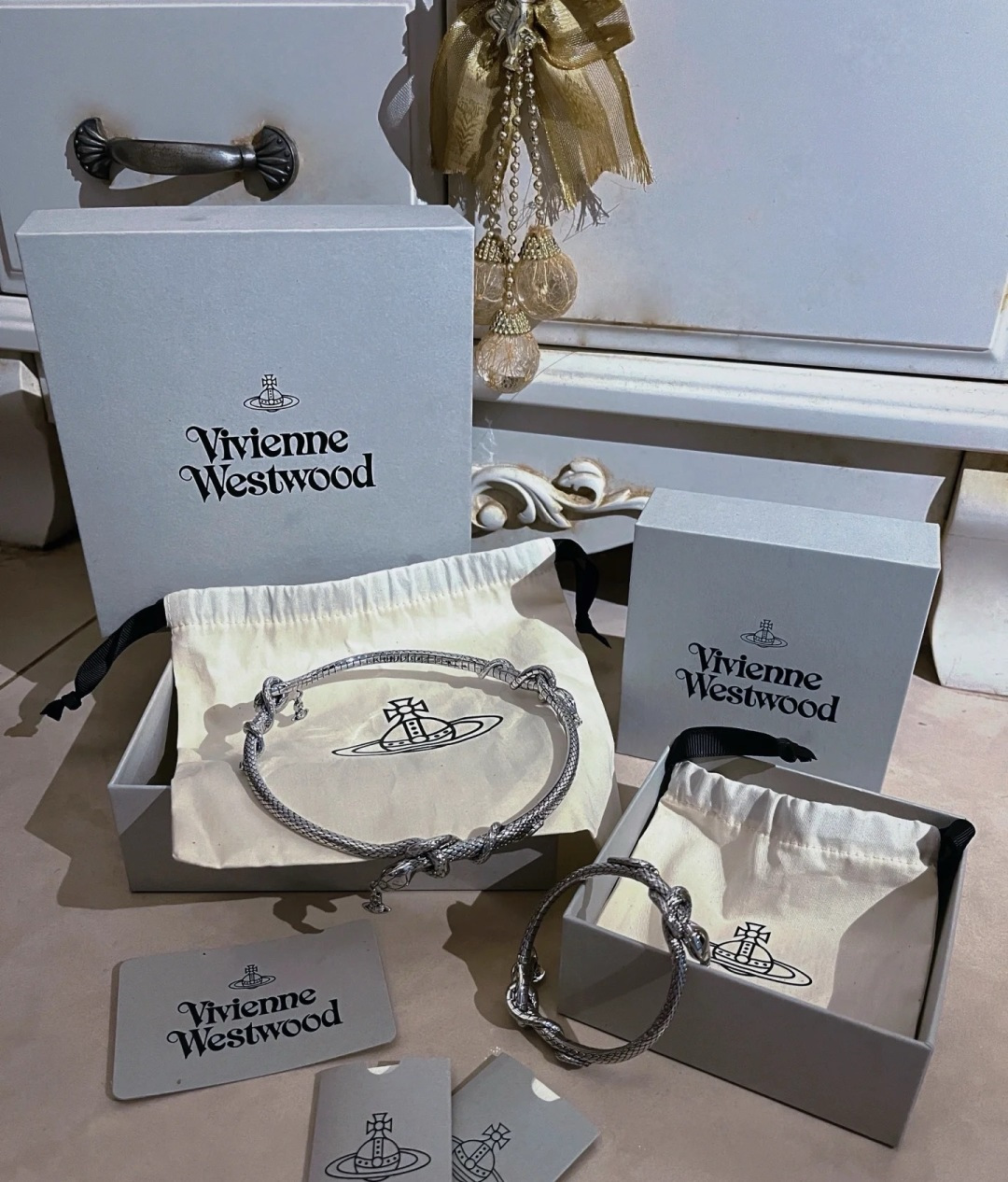 项圈𝐕𝐢𝐯𝐢𝐞𝐧𝐧𝐞 𝐖𝐞𝐬𝐭𝐰𝐨𝐨𝐝🪐vivienne westwood英国时装设计师，时装的朋克之母