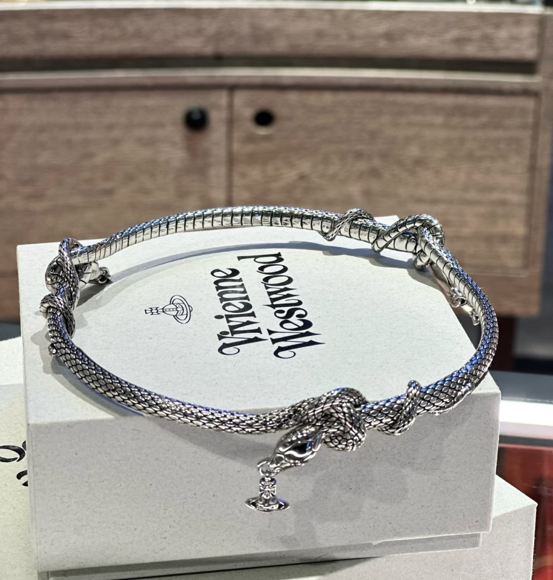 项圈𝐕𝐢𝐯𝐢𝐞𝐧𝐧𝐞 𝐖𝐞𝐬𝐭𝐰𝐨𝐨𝐝🪐vivienne westwood英国时装设计师，时装的朋克之母