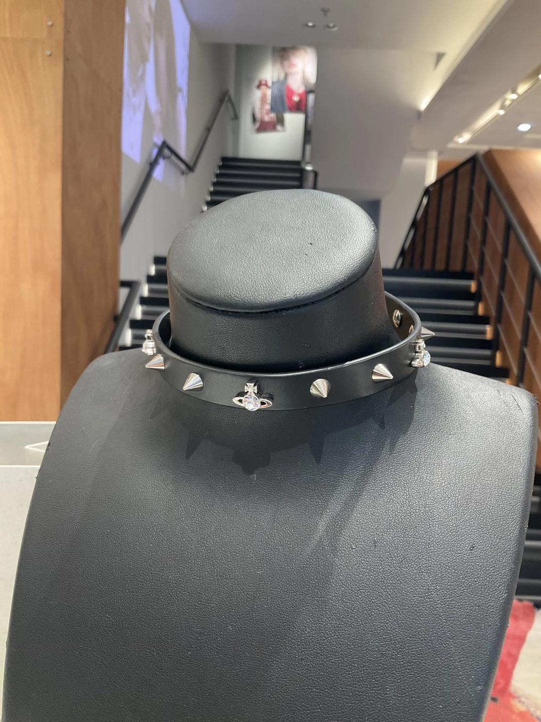 𝐕𝐢𝐯𝐢𝐞𝐧𝐧𝐞 𝐖𝐞𝐬𝐭𝐰𝐨𝐨𝐝🪐vivienne westwood英国时装设计师，时装的朋克之母！时