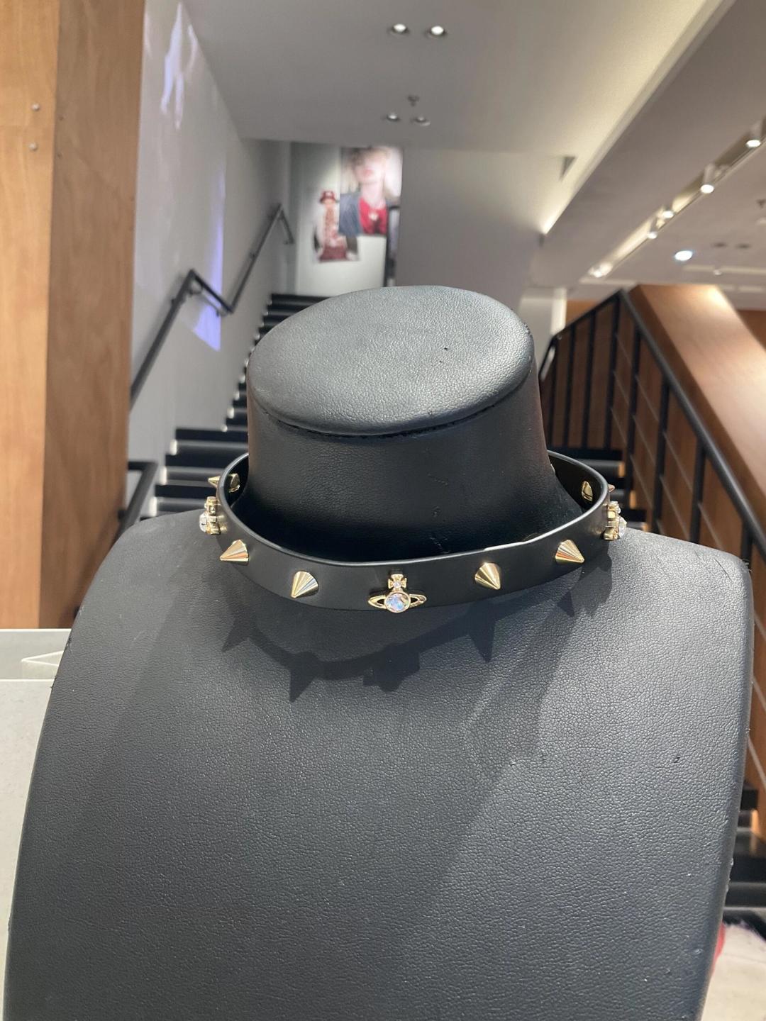 𝐕𝐢𝐯𝐢𝐞𝐧𝐧𝐞 𝐖𝐞𝐬𝐭𝐰𝐨𝐨𝐝🪐vivienne westwood英国时装设计师，时装的朋克之母！时