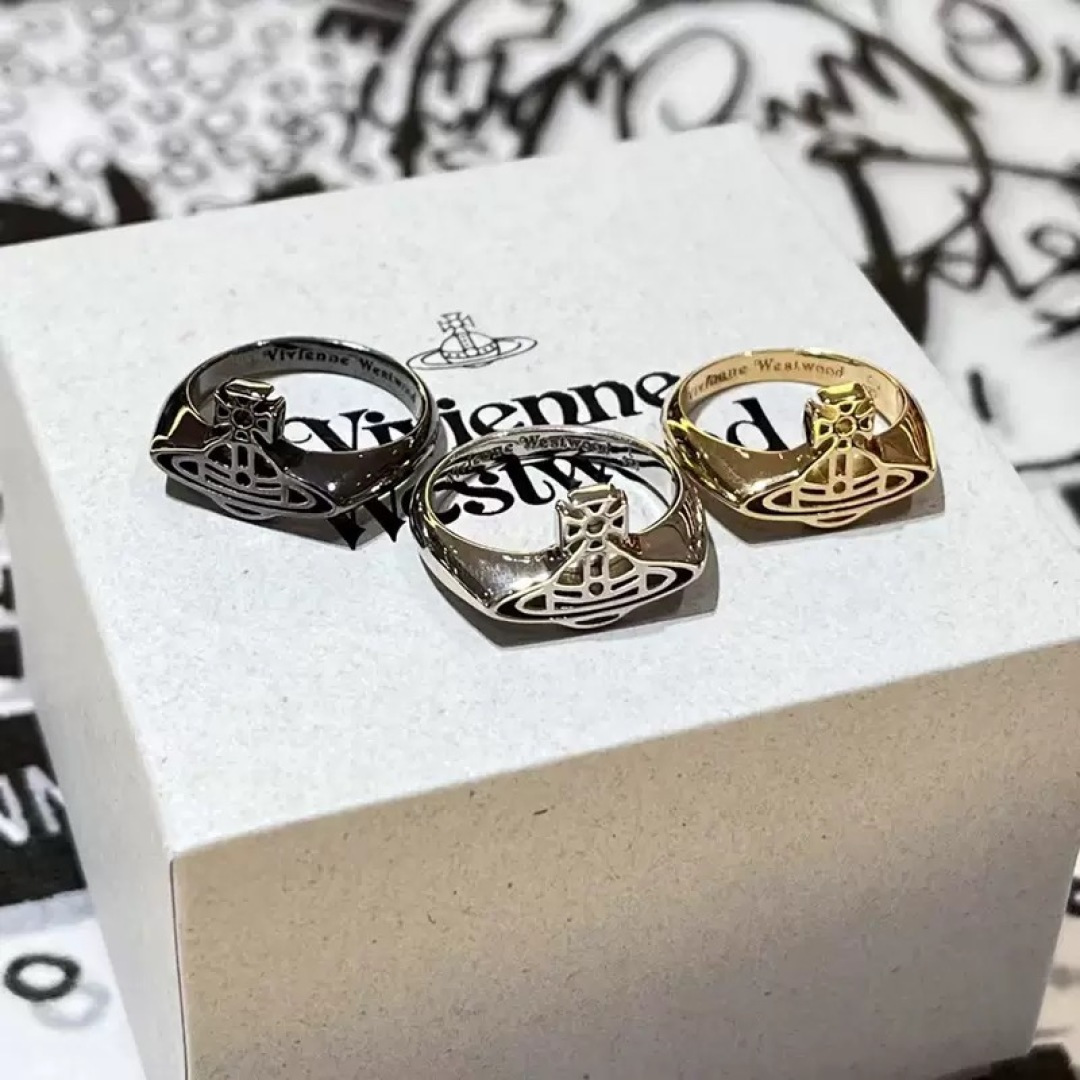 Vivienne Westwood 𝐕𝐢𝐯𝐢𝐞𝐧𝐧𝐞 𝐖𝐞𝐬𝐭𝐰𝐨𝐨𝐝