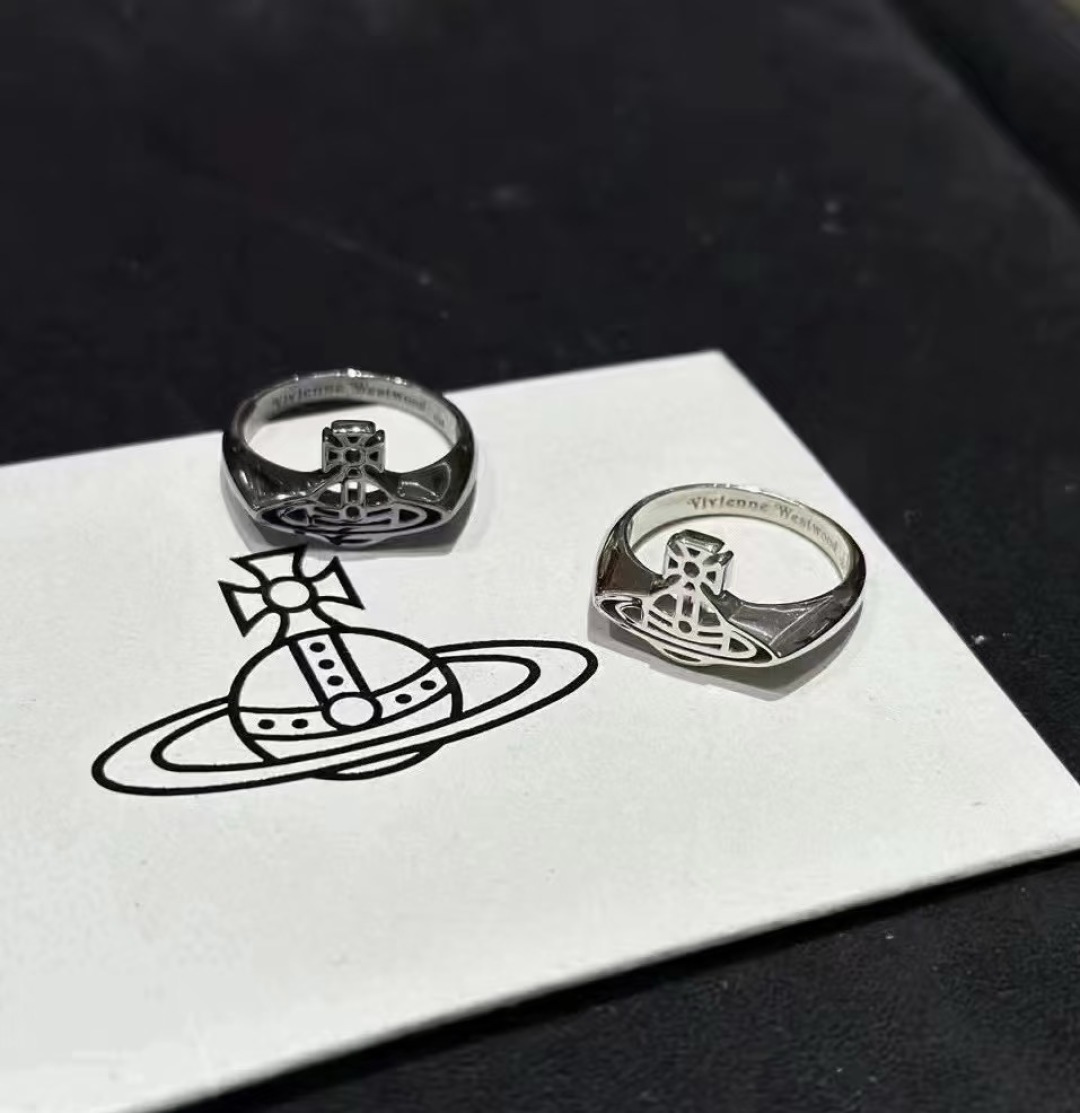 Vivienne Westwood 𝐕𝐢𝐯𝐢𝐞𝐧𝐧𝐞 𝐖𝐞𝐬𝐭𝐰𝐨𝐨𝐝