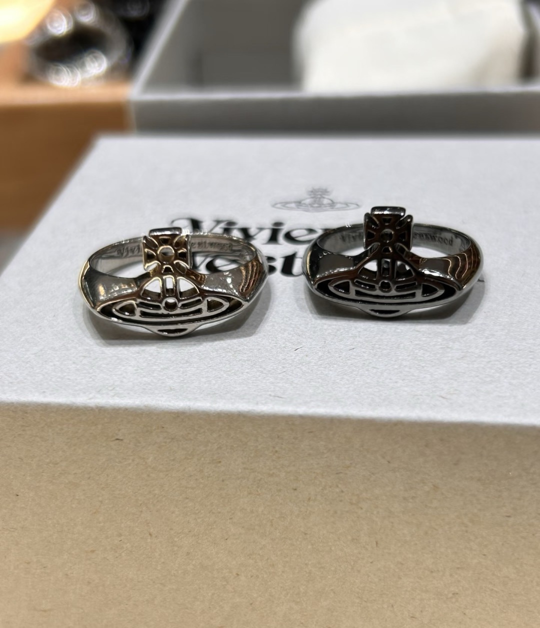 Vivienne Westwood 𝐕𝐢𝐯𝐢𝐞𝐧𝐧𝐞 𝐖𝐞𝐬𝐭𝐰𝐨𝐨𝐝
