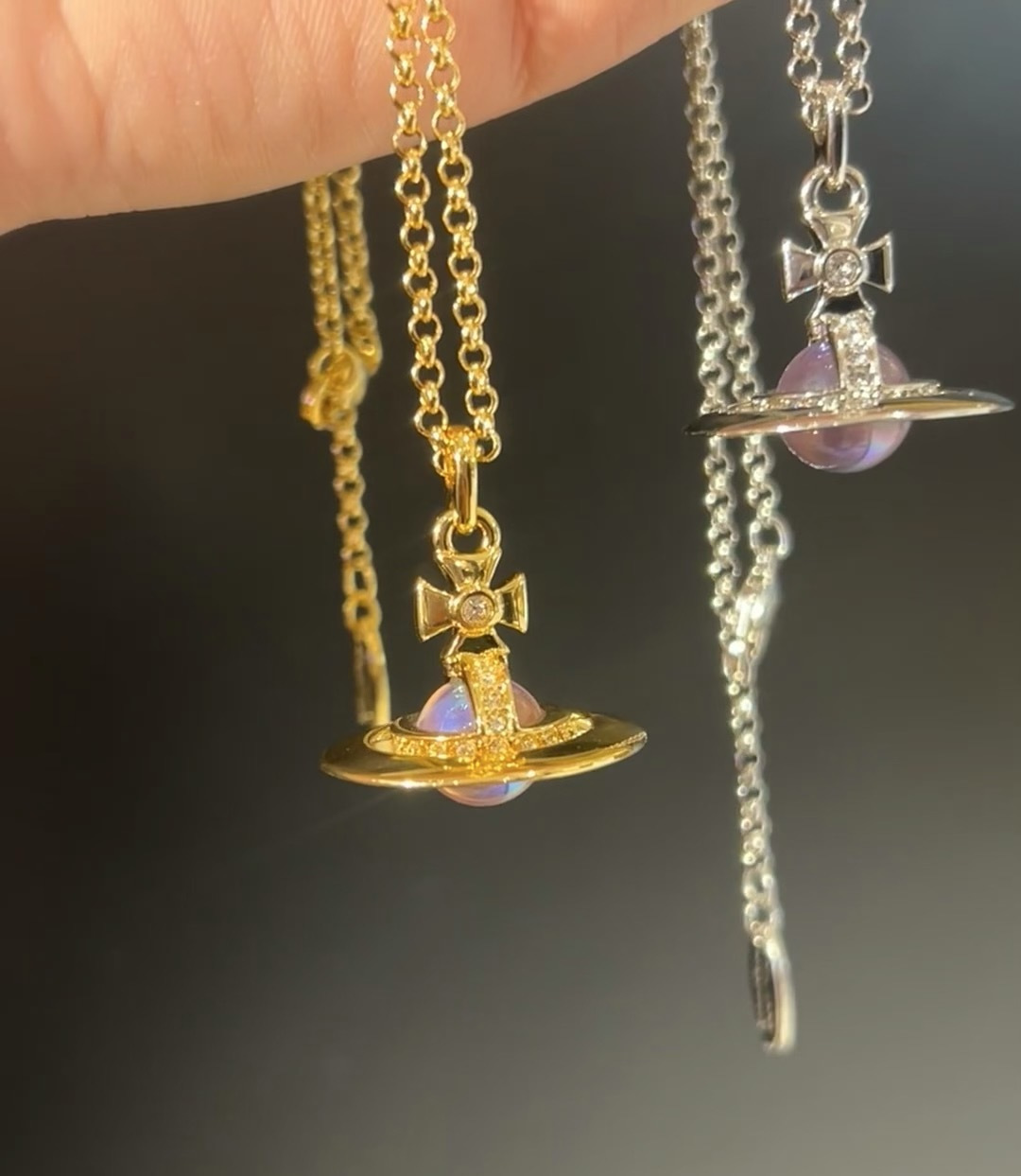 vivienne 闭眼‮准入‬没错！纯‮王粹‬冠球‮经是‬典的象征，闪‮土耀‬星环勾‮未勒‬来波光‮转流