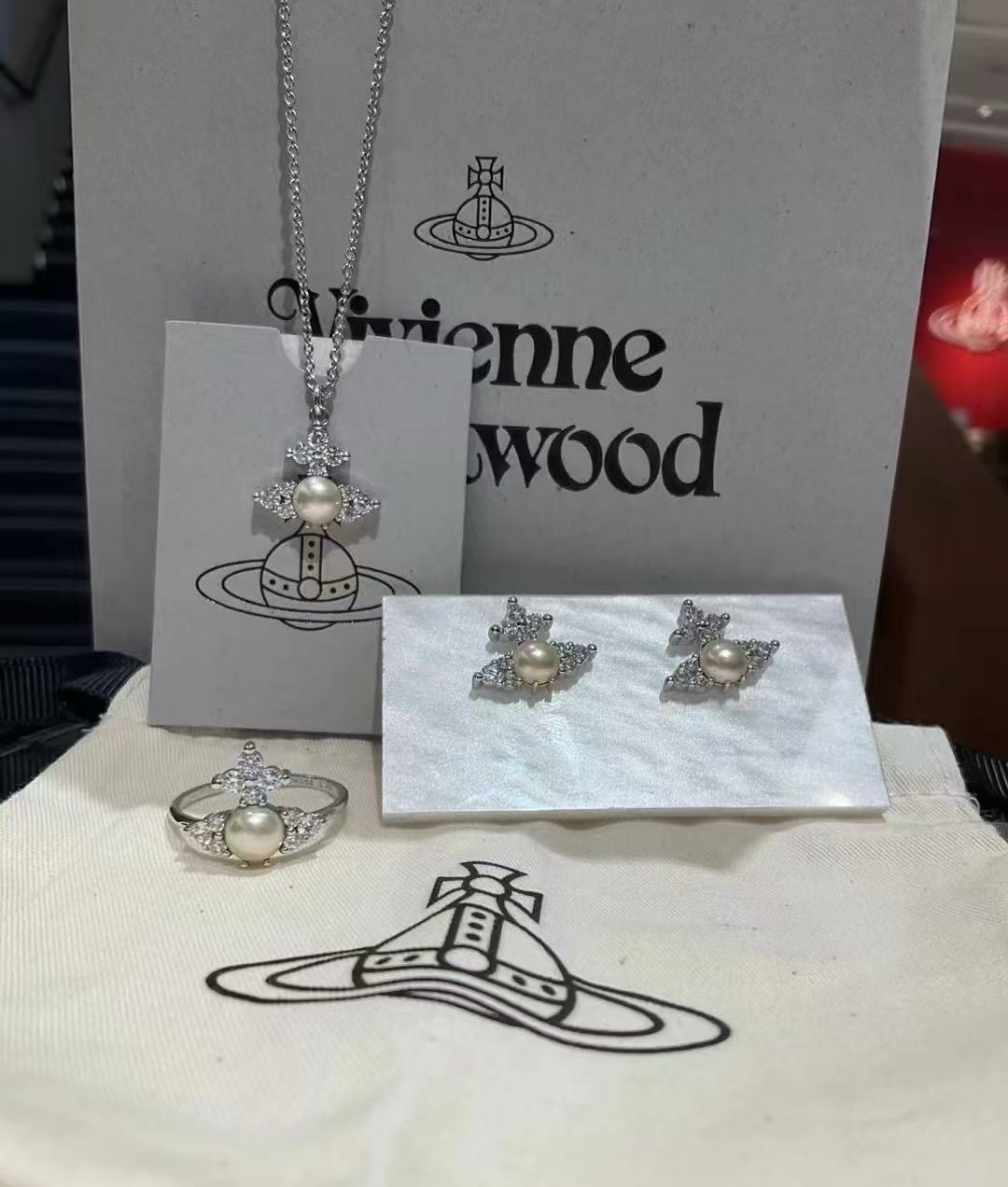 项链vivienne westwood西太后薇薇安💍英国时装设计师，时装的朋克之母！时尚潮流风格，品质强