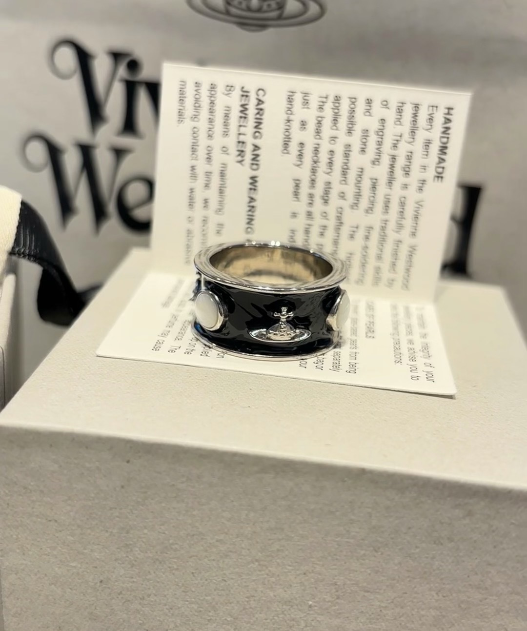 vivienne westwood西太后薇薇安💍英国时装设计师，时装的朋克之母！时尚潮流风格，品质强大，