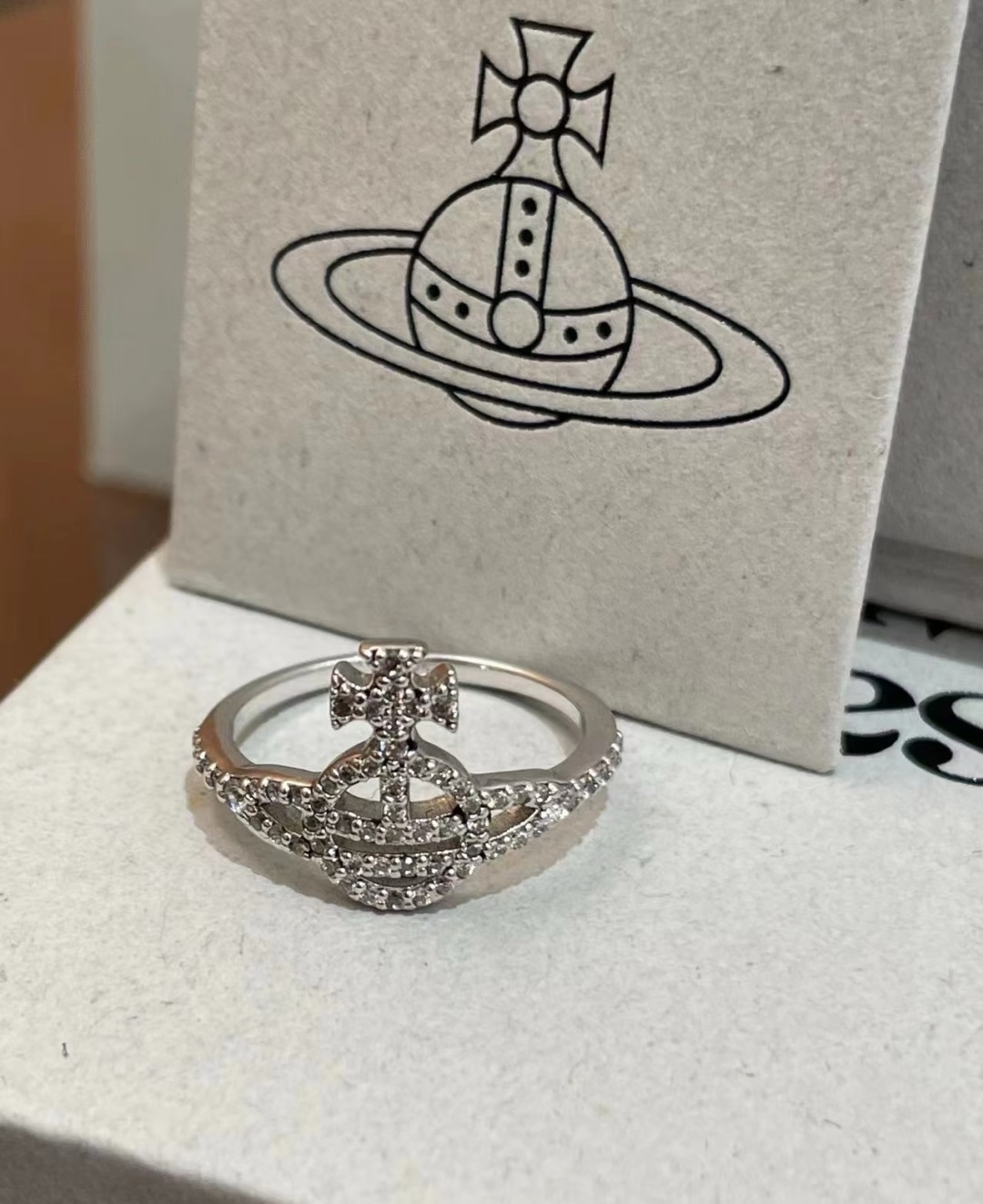 vivienne westwood西太后薇薇安💍英国时装设计师，时装的朋克之母！时尚潮流风格，品质强大，