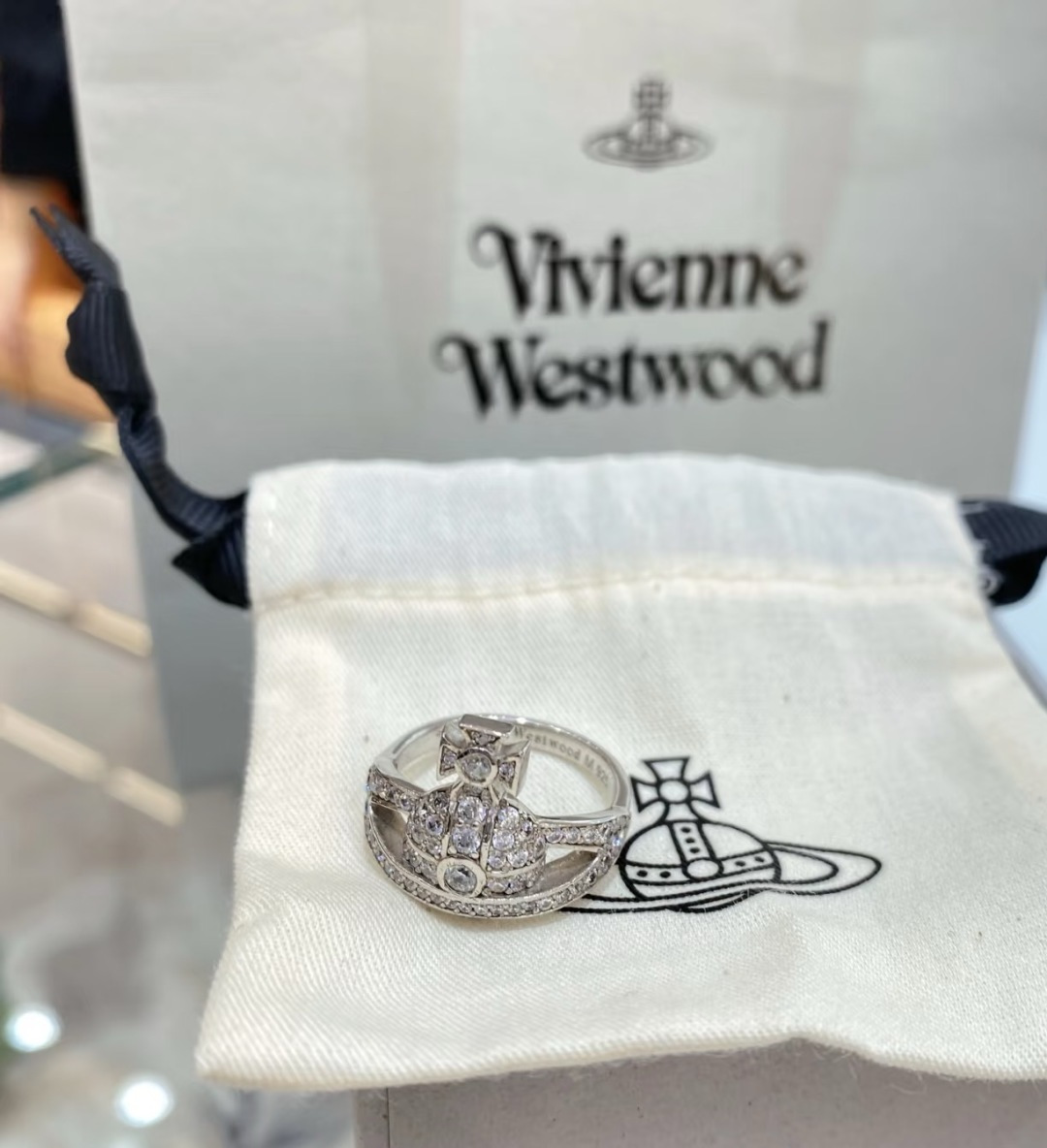 vivienne westwood西太后薇薇安💍英国时装设计师，时装的朋克之母！时尚潮流风格，品质强大，